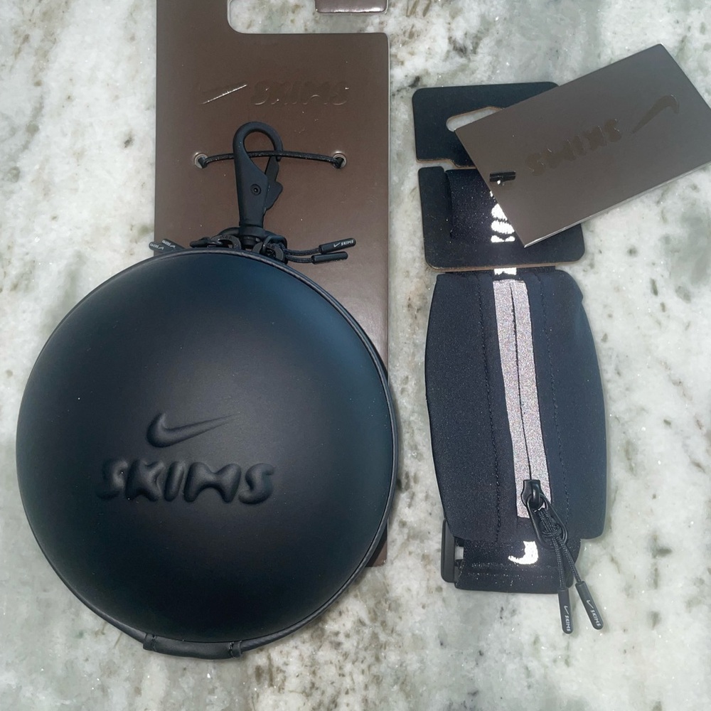 SKIMS Nike Black Round Hardshell Case & Arm band